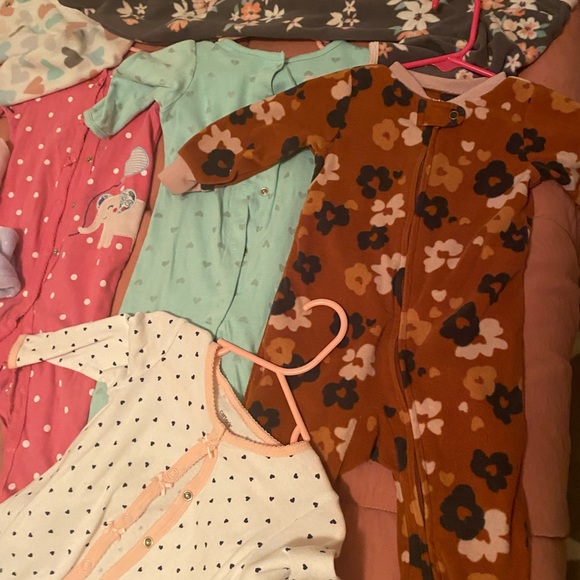 Bundle of 13 size 9 months girls pajamas/sleepers - Picture 6 of 9